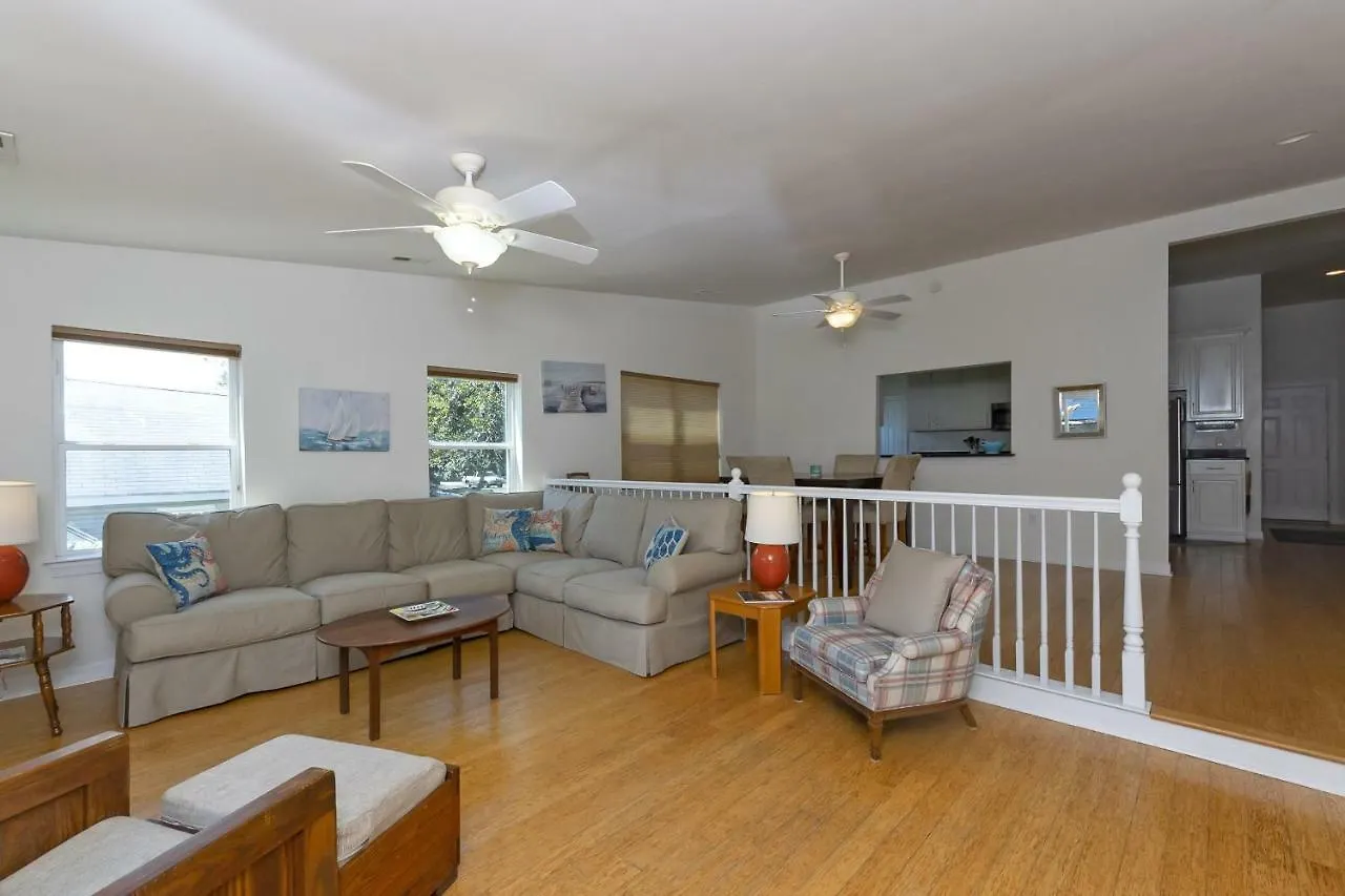 Harbor Delight On The Bay - Private Sandy Beach! Home Norfolk