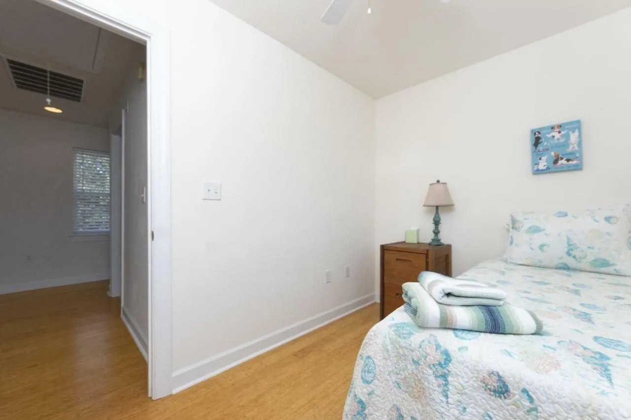 Harbor Delight On The Bay - Private Sandy Beach! Home Norfolk Holiday home